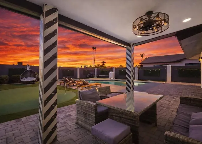 Holiday home Glimmer-sparkling Pool & Mini Golf-near Old Town *